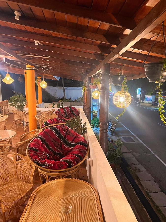 Hummus Hostel Hikkaduwa Eksteriør billede
