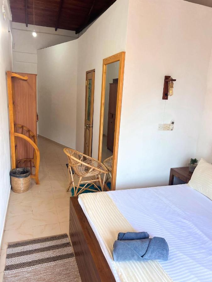 Hummus Hostel Hikkaduwa Eksteriør billede