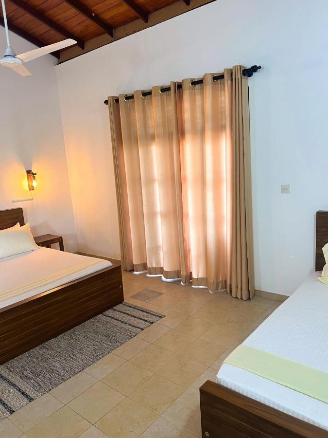 Hummus Hostel Hikkaduwa Eksteriør billede
