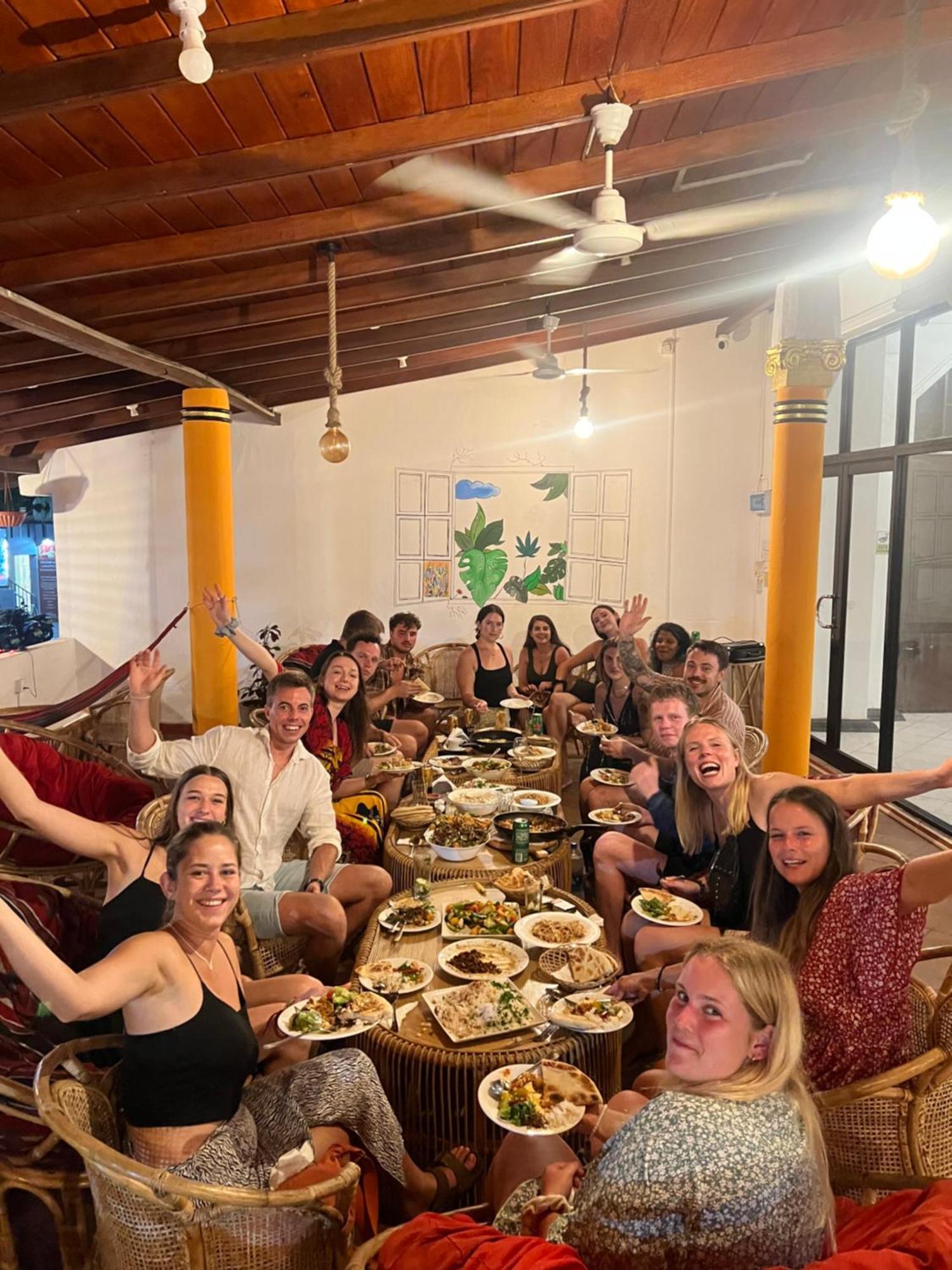 Hummus Hostel Hikkaduwa Eksteriør billede