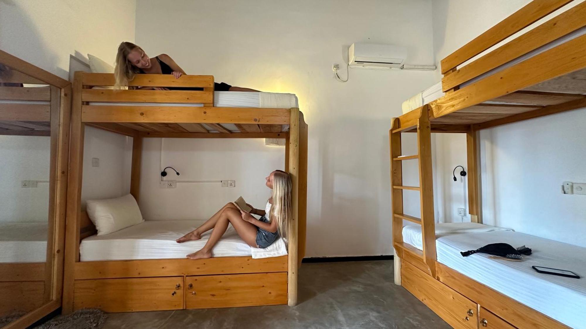 Hummus Hostel Hikkaduwa Eksteriør billede